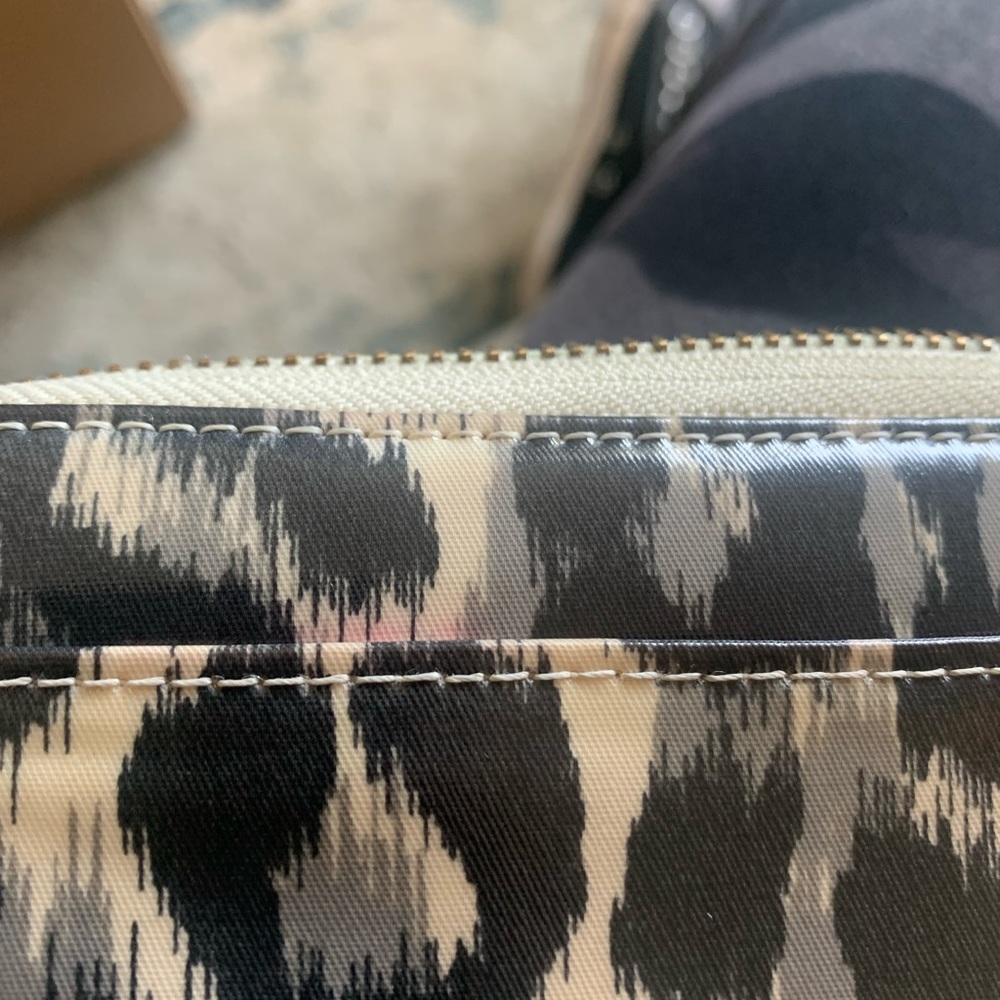 Kate Spade Wallet - Picture 9 of 9